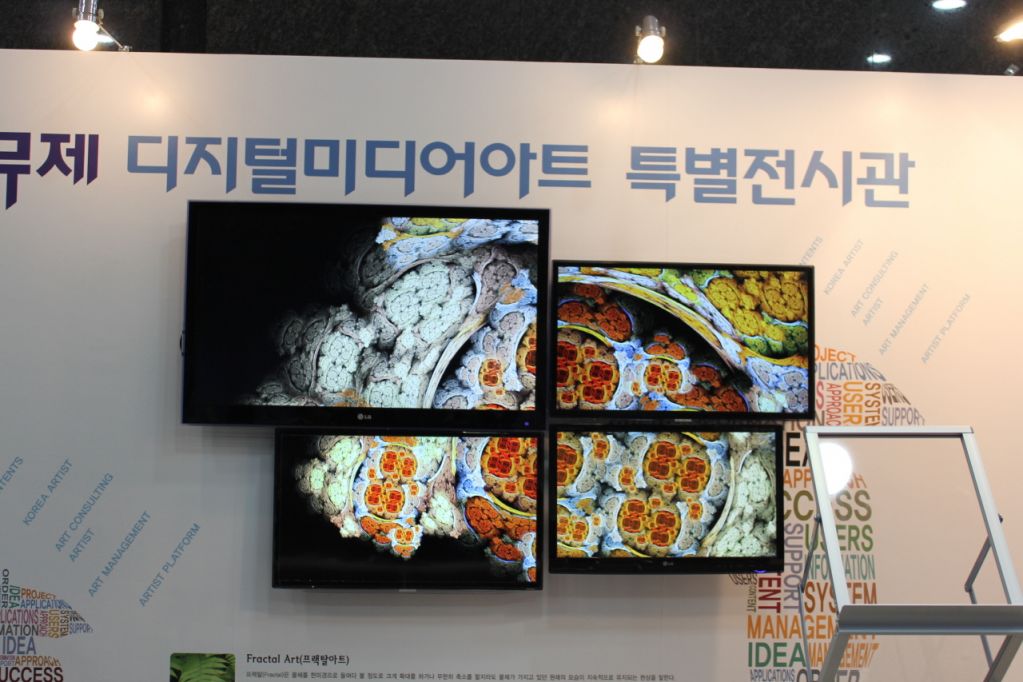 디지털미디어페스티벌2013 설치후 기념 촬영